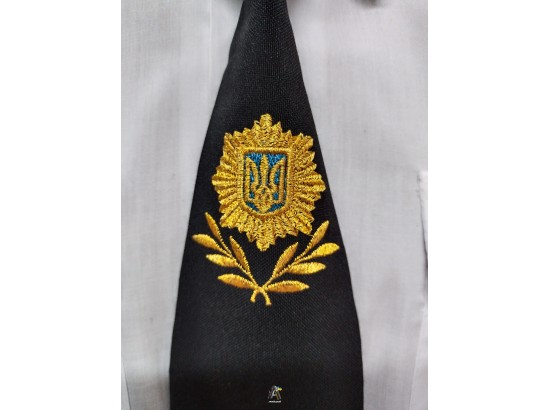Краватка чорного кольору, Департамент, з вишивкою золотавого кольору - герб України. 2